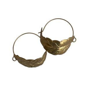 NWT Frug Goldtone Leaf Hoop Earrings